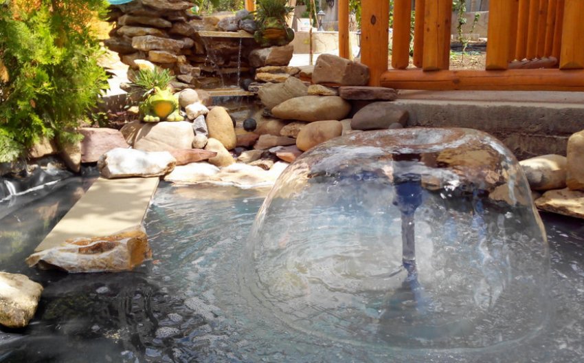 Фонтан з водоспадом Фонтан з водоспадом