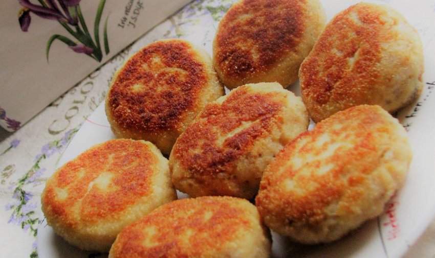 З консервованої горбуші з манкою З консервованої горбуші з манкою