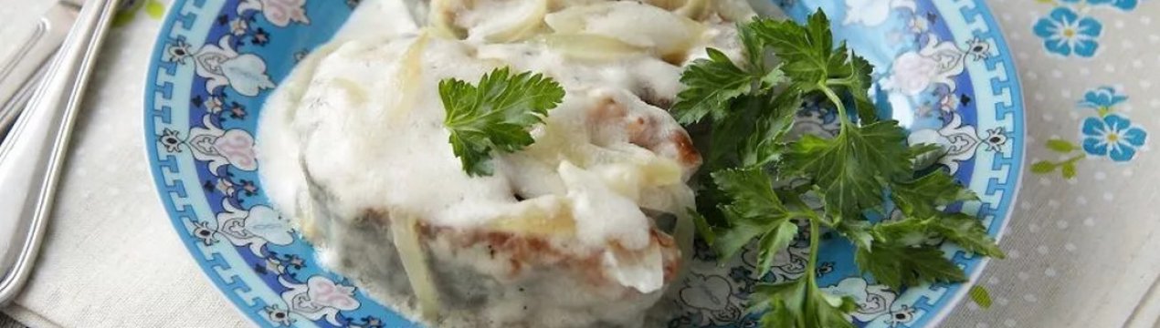 Як приготувати горбушу зі сметаною на сковороді