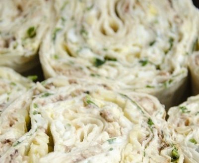 Як приготувати рулет із лаваша з консервованою горбушею