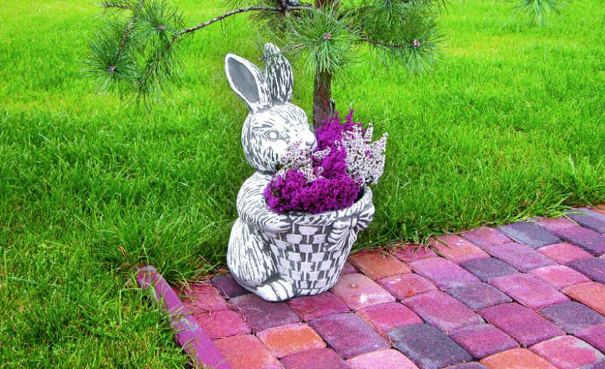 Садові фігурки в кінці стежки Садові фігурки в кінці стежки