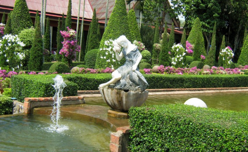 Фігурка в класичному стилі дизайну Фігурка в класичному стилі дизайну