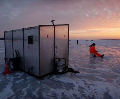 Саморобний будиночок для зимової риболовлі