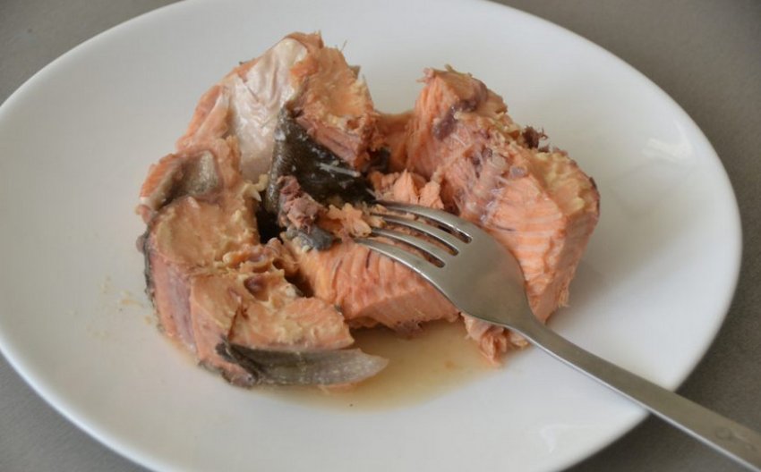 Консервована горбуша