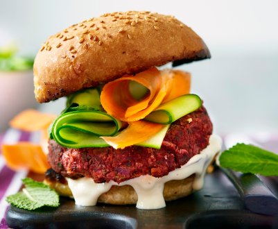 Новорічне меню у веганському стилі: бурякові бургери