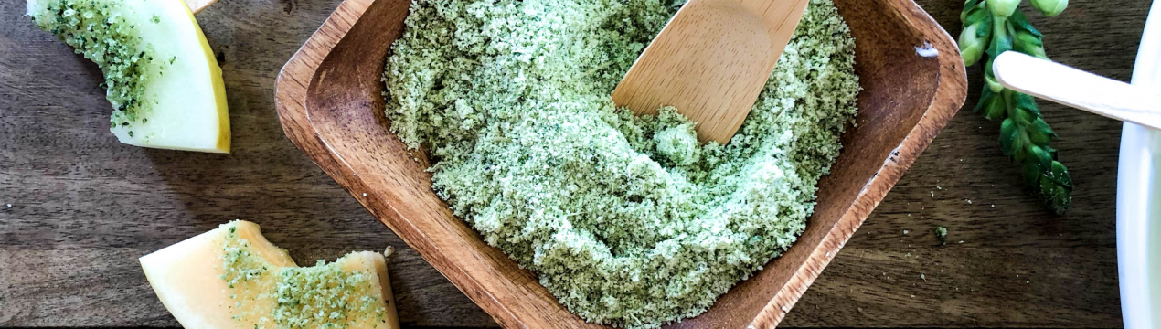 Зелена сіль на ароматних травах для святкових страв