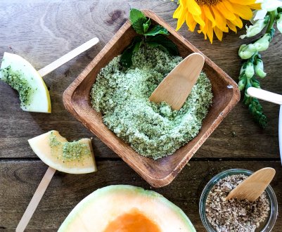 Зелена сіль на ароматних травах для святкових страв