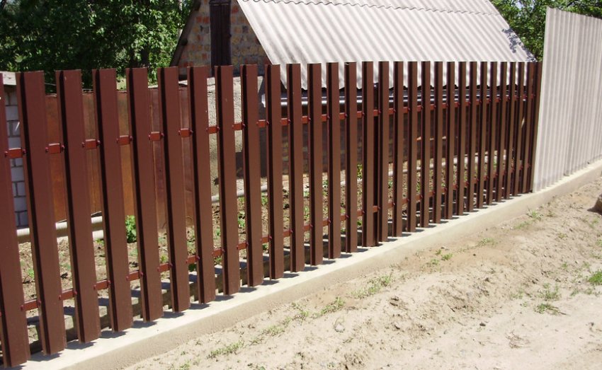 Металический штахетник для палисадника