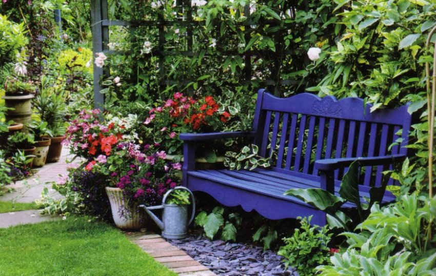Лавка та вазони в ландшафтному дизайні