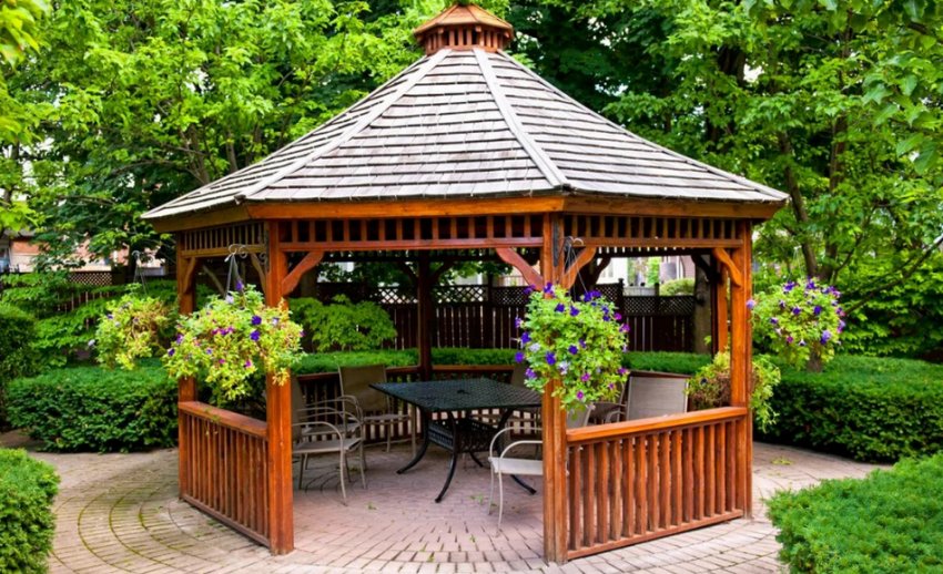 Альтанка в саду