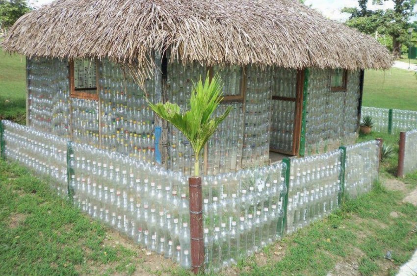 Бесідка з пластикових пляшок