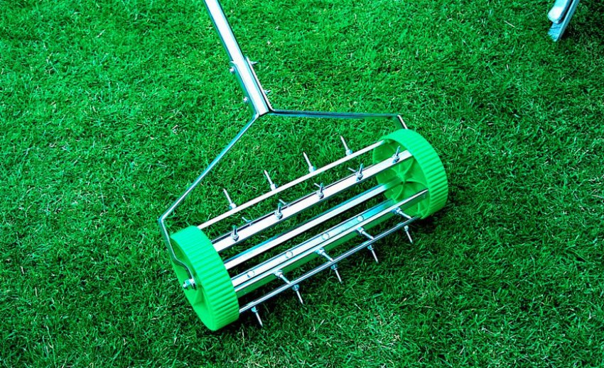Аерація газону Аерація газону