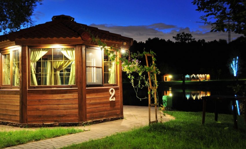 Дерев'яна закрита бесідка Дерев'яна закрита бесідка