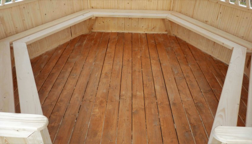 Настил під дахом у бесідці