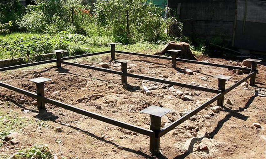 Фундамент забетонованих стовпів