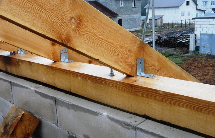 Кріплення стропил до мауэрлатів Кріплення стропил до мауэрлатів