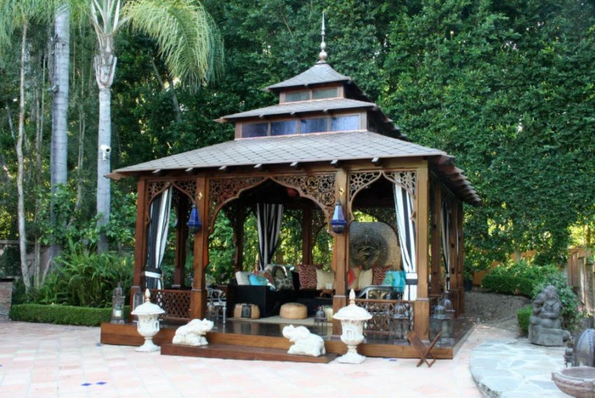 Бесідка в східному стилі Бесідка в східному стилі