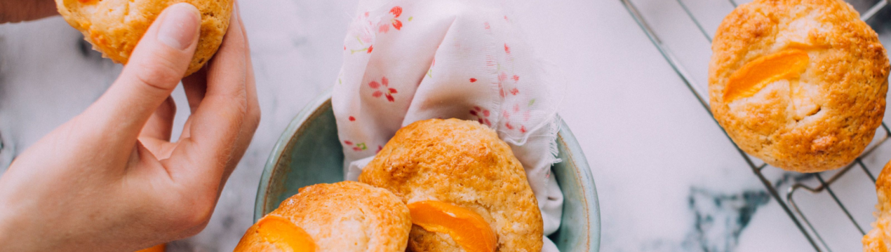 Абрикосові мафіни для яскравого різдвяного ранку