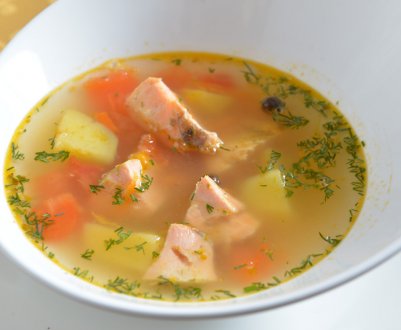 Як зварити юшку з голови та хвоста горбуші