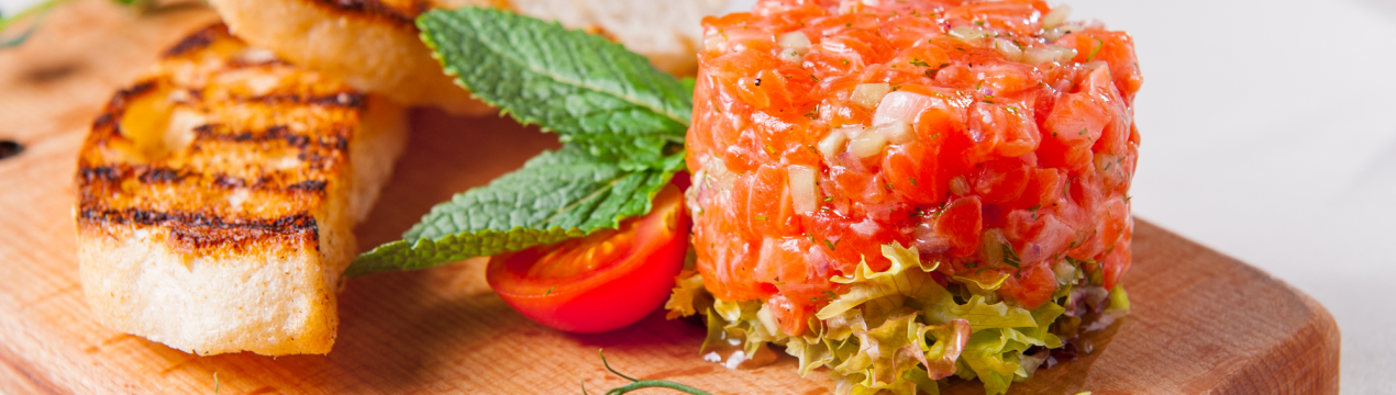 Новорічна вечеря з тартаром із лосося