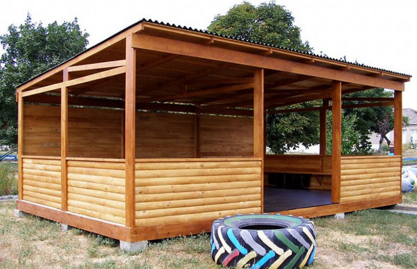 Бесідка з блок-хауса