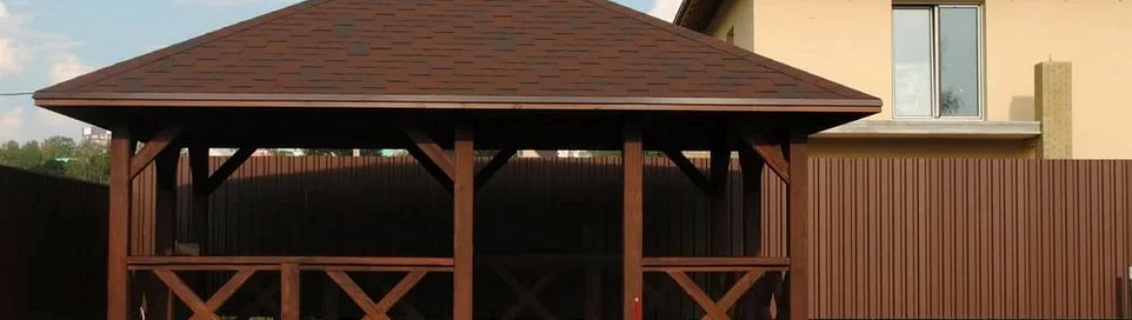 Будівництво альтанки з вальмовим дахом