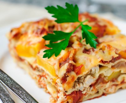 Сімейна новорічна вечеря з ароматною курячою лазаньєю