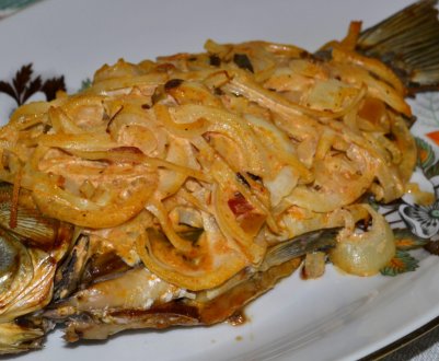 Як смачно приготувати карася в духовці