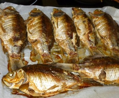 Як приготувати карасів із майонезом у духовці