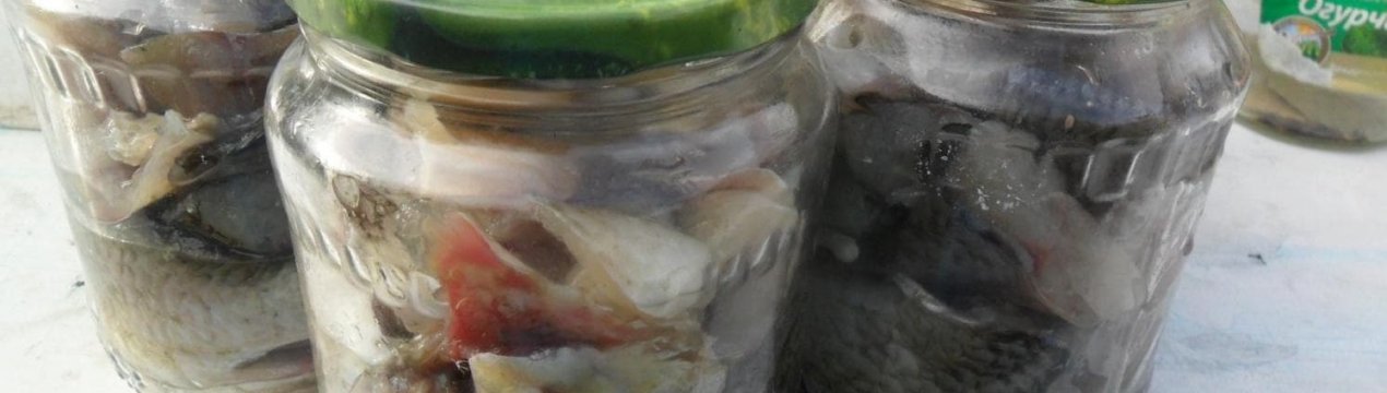 Як зробити консерви з карася в мультиварці