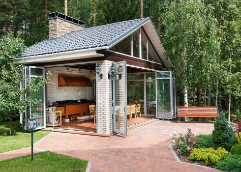 Створення закритої скляної бесідки з барбекю своїми руками