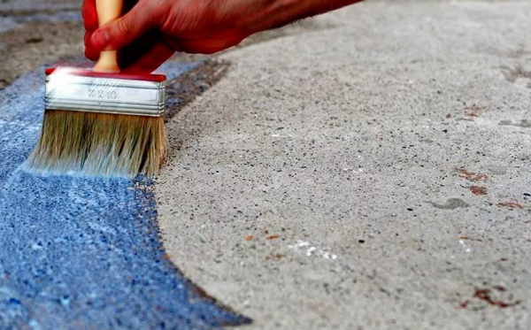 Чем покрасить бетонную дорожку на даче: декорирование цветной краской .