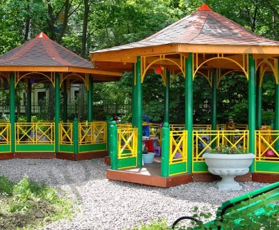 Як пофарбувати дерев'яну бесідку, вибір фарби і кольору