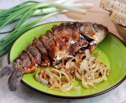 Як смачно посмажити карасів на сковороді