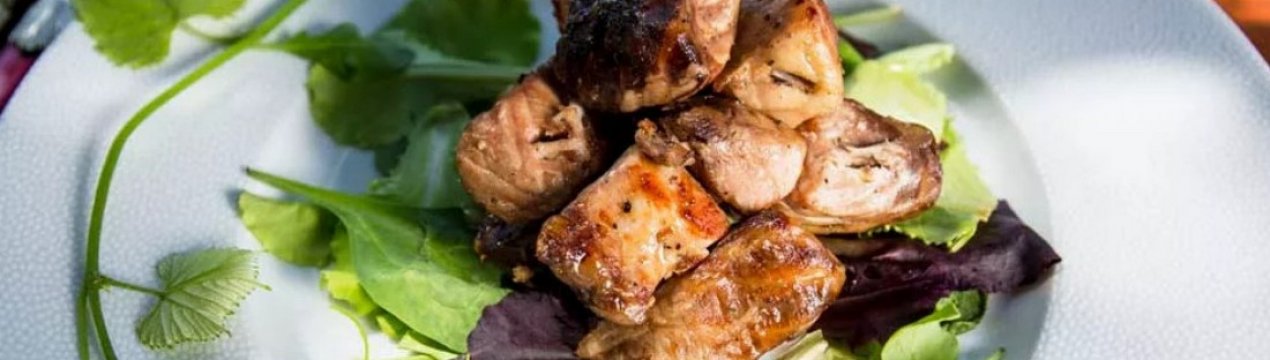 Як приготувати шашлик із сазана на мангалі