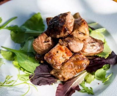 Як приготувати шашлик із сазана на мангалі