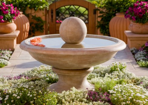 Як зробити декоративний фонтан на дачі своїми руками