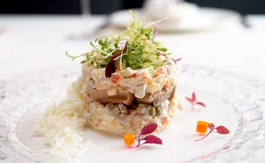 Олів`є з горбушею гарячого копчення Олів`є з горбушею гарячого копчення