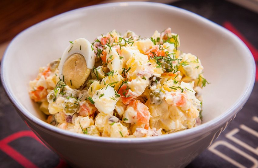 Олів`є з горбушею гарячого копчення Олів`є з горбушею гарячого копчення