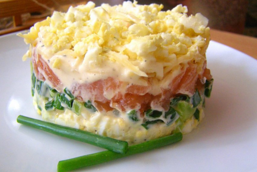 Салат із солоною горбушею