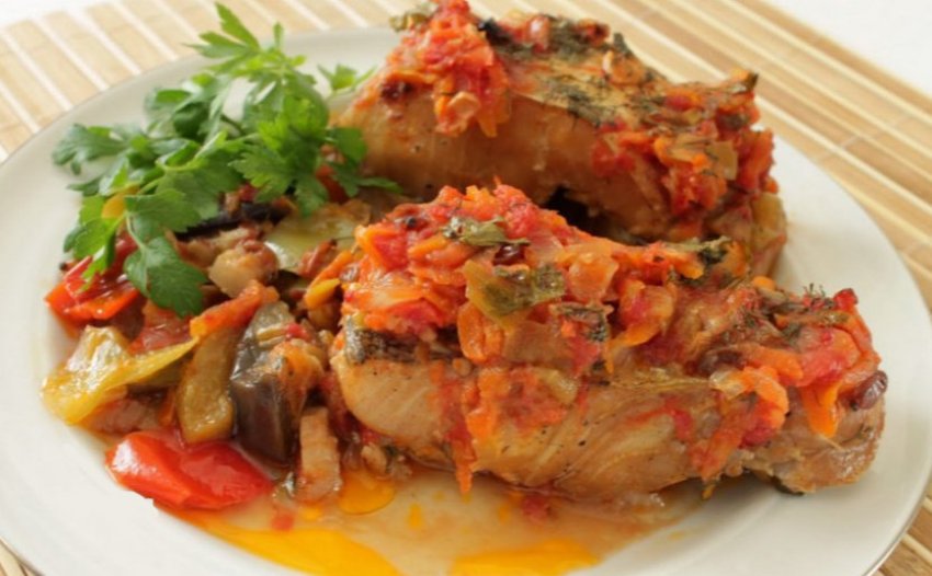 Кета з помідорами та перцем Кета з помідорами та перцем