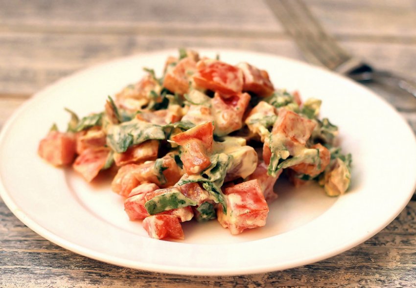 Салат із кети гарячого копчення з яйцем Салат із кети гарячого копчення з яйцем