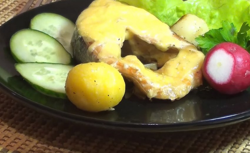 Стейки у фользі з цибулею та майонезом