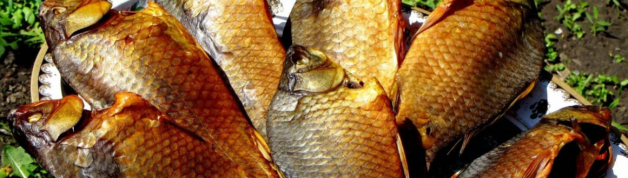 Як приготувати карася гарячого та холодного копчення