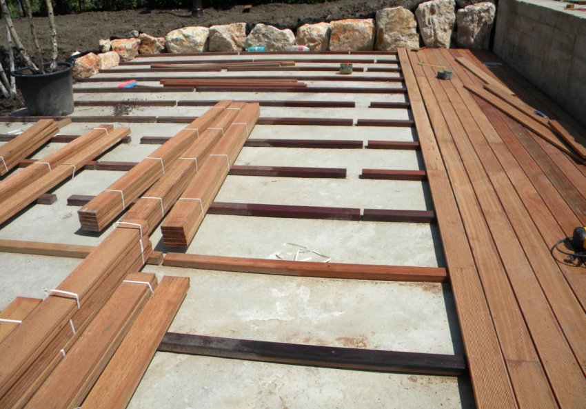 Укладка підлоги в бесідці Укладка підлоги в бесідці