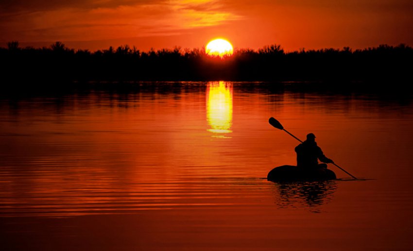 Нічна риболовля на човні