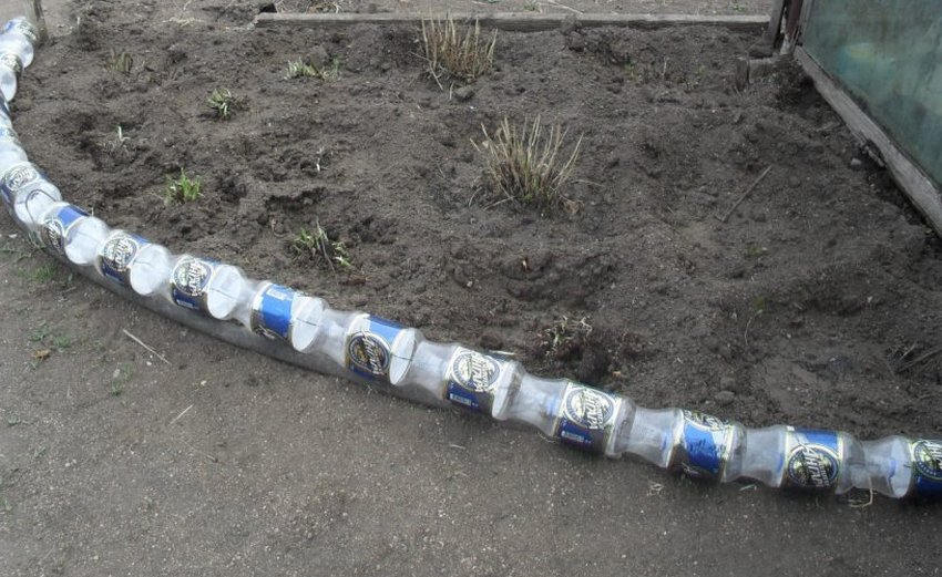Огорожа з пластикових пляшок Огорожа з пластикових пляшок