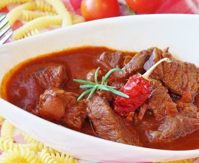 М'ясо з лабораторій з'явиться на наших тарілках вже у 2022 році