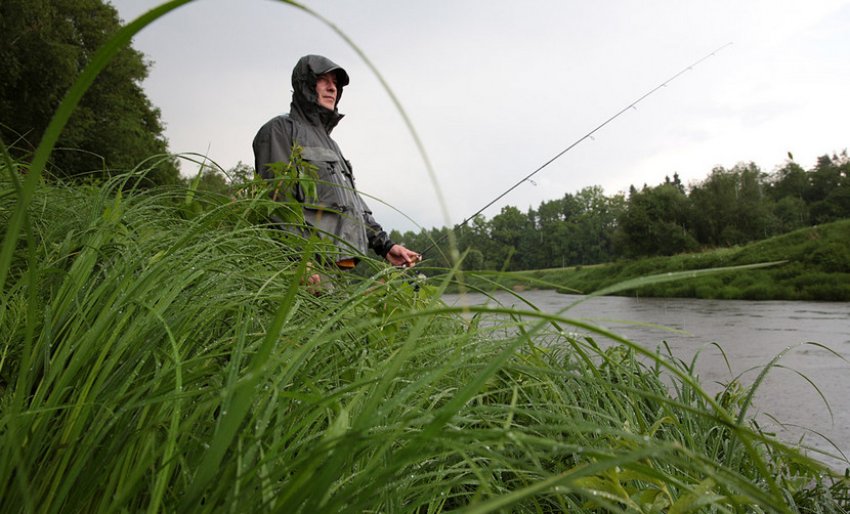 Риболовля під час дощу