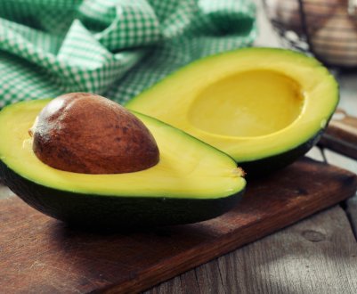 Допомагаємо авокадо швидше дозріти
